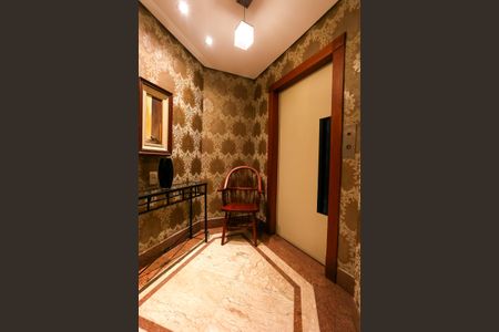 Apartamento à venda com 240m², 4 quartos e 4 vagas Apartamento à venda com 240m², 4 quartos e 4 vagashall