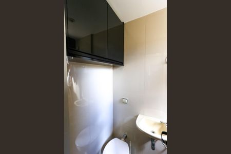 Apartamento à venda com 240m², 4 quartos e 4 vagas Apartamento à venda com 240m², 4 quartos e 4 vagasBanheiro de Serviço