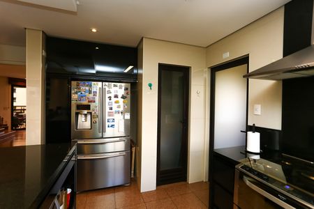 Apartamento à venda com 240m², 4 quartos e 4 vagas Apartamento à venda com 240m², 4 quartos e 4 vagasCozinha