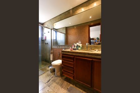 Apartamento à venda com 240m², 4 quartos e 4 vagas Apartamento à venda com 240m², 4 quartos e 4 vagasBanheiro do Quarto 3