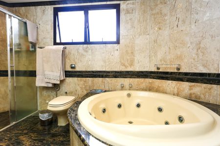 Apartamento à venda com 240m², 4 quartos e 4 vagas Apartamento à venda com 240m², 4 quartos e 4 vagasBanheiro do Quarto 4