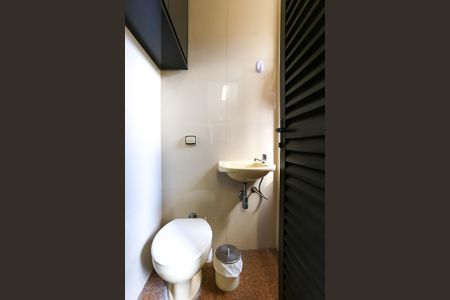 Apartamento à venda com 240m², 4 quartos e 4 vagas Apartamento à venda com 240m², 4 quartos e 4 vagasBanheiro de Serviço