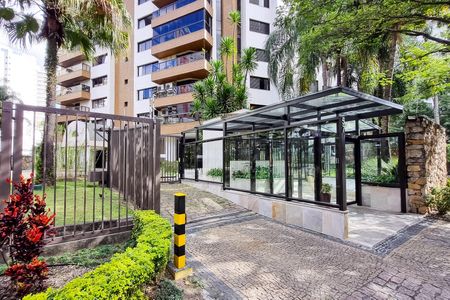 Apartamento à venda com 240m², 4 quartos e 4 vagas Apartamento à venda com 240m², 4 quartos e 4 vagasFachada