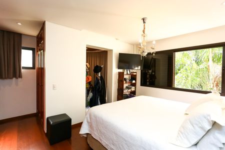 Apartamento à venda com 240m², 4 quartos e 4 vagas Apartamento à venda com 240m², 4 quartos e 4 vagasQuarto 4