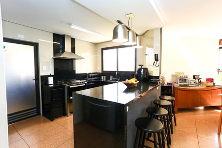 Apartamento à venda com 240m², 4 quartos e 4 vagas Apartamento à venda com 240m², 4 quartos e 4 vagasCozinha
