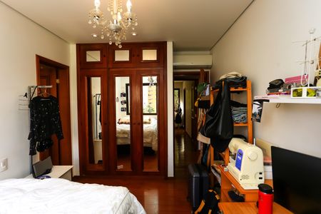 Apartamento à venda com 240m², 4 quartos e 4 vagas Apartamento à venda com 240m², 4 quartos e 4 vagasBanheiro do Quarto 3