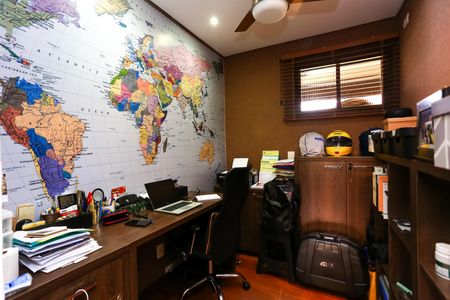 Apartamento à venda com 240m², 4 quartos e 4 vagas Apartamento à venda com 240m², 4 quartos e 4 vagasEscritório