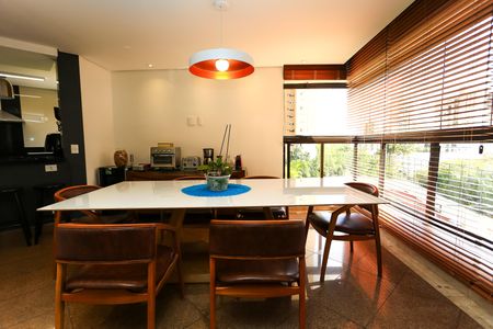 Apartamento à venda com 240m², 4 quartos e 4 vagas Apartamento à venda com 240m², 4 quartos e 4 vagasCopa