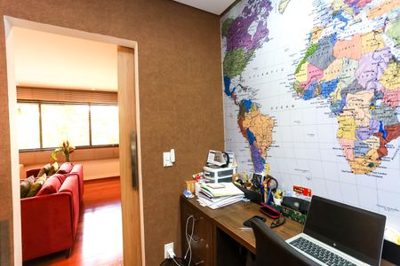 Apartamento à venda com 240m², 4 quartos e 4 vagas Apartamento à venda com 240m², 4 quartos e 4 vagasEscritório