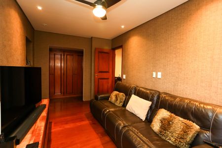 Apartamento à venda com 240m², 4 quartos e 4 vagas Apartamento à venda com 240m², 4 quartos e 4 vagasSala 2