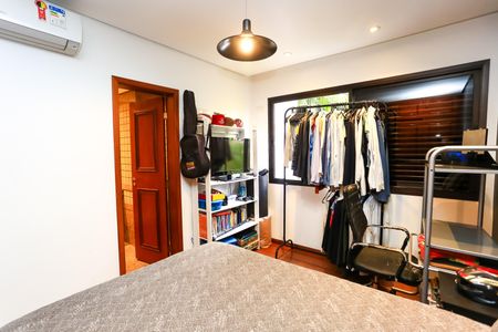 Apartamento à venda com 240m², 4 quartos e 4 vagas Apartamento à venda com 240m², 4 quartos e 4 vagasQuarto 1