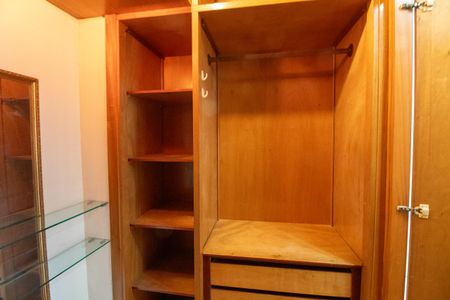 Apartamento para alugar com 105m², 3 quartos e 1 vaga Apartamento para alugar com 105m², 3 quartos e 1 vagaCloset da Suíte