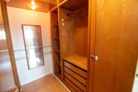 Apartamento para alugar com 105m², 3 quartos e 1 vaga Apartamento para alugar com 105m², 3 quartos e 1 vagaCloset da Suíte