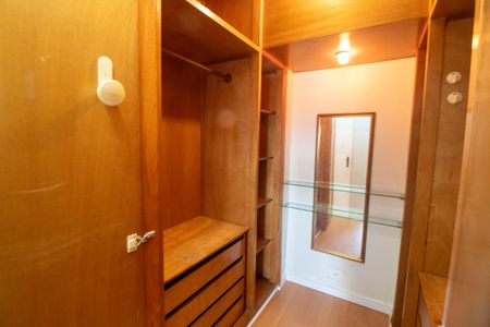 Apartamento para alugar com 105m², 3 quartos e 1 vaga Apartamento para alugar com 105m², 3 quartos e 1 vagaCloset da Suíte