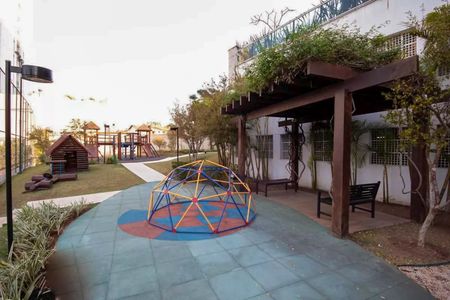 Apartamento à venda com 187m², 3 quartos e 4 vagas Apartamento à venda com 187m², 3 quartos e 4 vagasÁrea comum - Playground