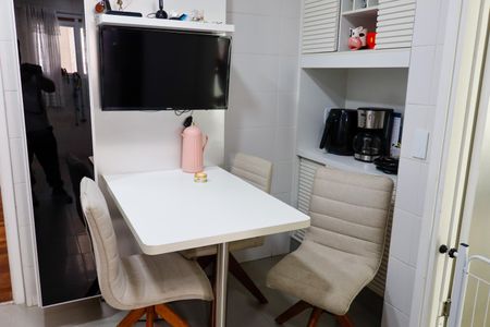 Apartamento à venda com 187m², 3 quartos e 4 vagas Apartamento à venda com 187m², 3 quartos e 4 vagasCozinha