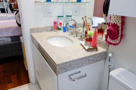 Apartamento à venda com 187m², 3 quartos e 4 vagas Apartamento à venda com 187m², 3 quartos e 4 vagasBanheiro da Suíte 1