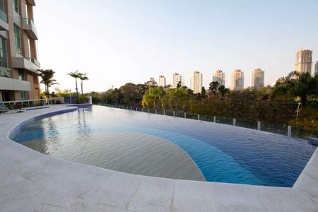 Apartamento à venda com 187m², 3 quartos e 4 vagas Apartamento à venda com 187m², 3 quartos e 4 vagasÁrea comum - Piscina