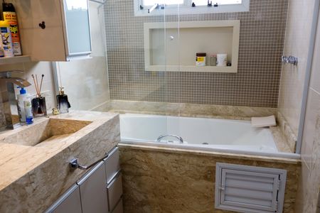 Apartamento à venda com 187m², 3 quartos e 4 vagas Apartamento à venda com 187m², 3 quartos e 4 vagasBanheiro da Suíte 2