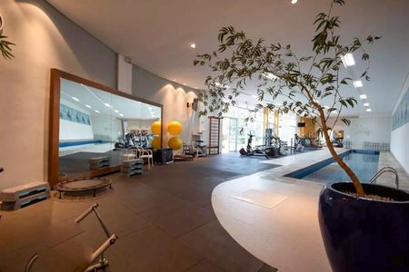 Apartamento à venda com 187m², 3 quartos e 4 vagas Apartamento à venda com 187m², 3 quartos e 4 vagasÁrea comum - Piscina