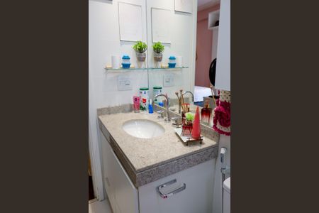 Apartamento à venda com 187m², 3 quartos e 4 vagas Apartamento à venda com 187m², 3 quartos e 4 vagasBanheiro da Suíte 1
