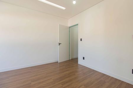 Casa à venda com 192m², 4 quartos e 2 vagasSuíte 2