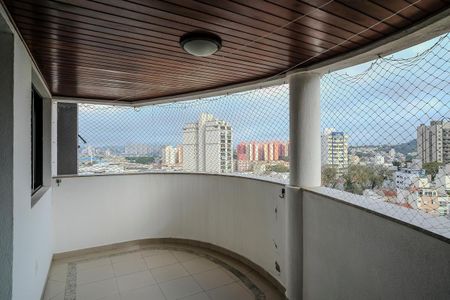 Apartamento à venda com 135m², 3 quartos e 2 vagasVaranda