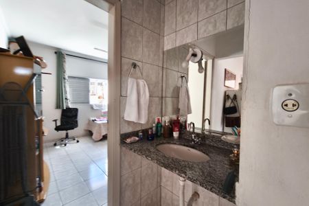 Casa à venda com 200m², 2 quartos e 4 vagas Casa à venda com 200m², 2 quartos e 4 vagasBanheiro Social