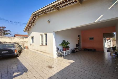 Casa à venda com 200m², 2 quartos e 4 vagas Casa à venda com 200m², 2 quartos e 4 vagasGaragem