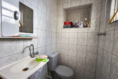 Casa à venda com 200m², 2 quartos e 4 vagas Casa à venda com 200m², 2 quartos e 4 vagasBanheiro Suíte