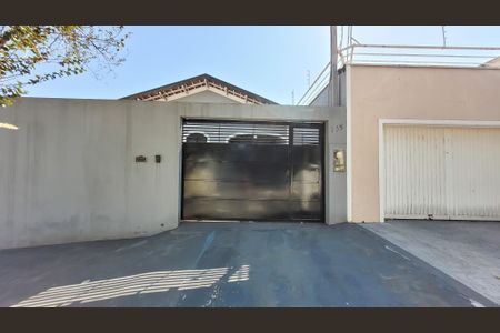 Casa à venda com 278m², 3 quartos e 3 vagasFachada