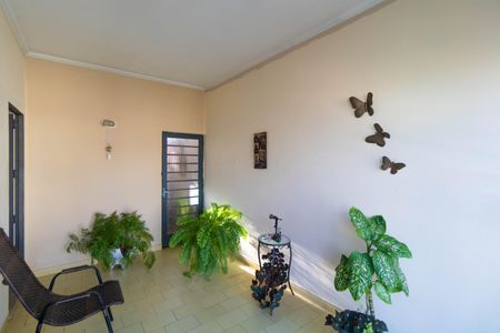 Casa à venda com 170m², 4 quartos e 1 vaga Casa à venda com 170m², 4 quartos e 1 vagaVaranHall de entrada