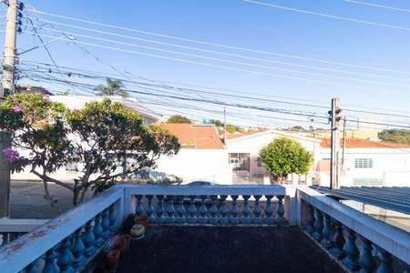 Casa à venda com 170m², 4 quartos e 1 vaga Casa à venda com 170m², 4 quartos e 1 vagaVaranda