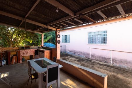 Casa à venda com 170m², 4 quartos e 1 vaga Casa à venda com 170m², 4 quartos e 1 vagaVaranda com churrasqueira