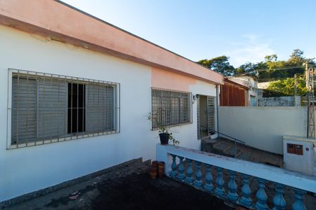 Casa à venda com 170m², 4 quartos e 1 vaga Casa à venda com 170m², 4 quartos e 1 vagaVaranda