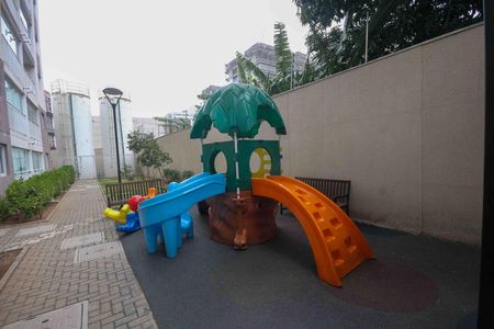 Apartamento à venda com 43m², 2 quartos e sem vaga Apartamento à venda com 43m², 2 quartos e sem vagaÁrea comum - Playground