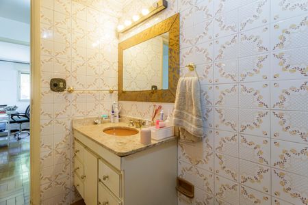 Apartamento à venda com 110m², 4 quartos e 1 vaga Apartamento à venda com 110m², 4 quartos e 1 vagaBanheiro Social