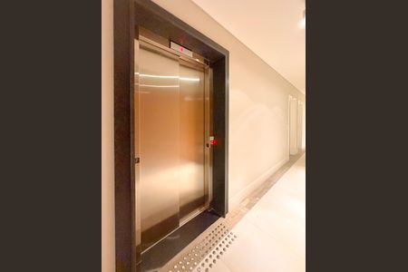 Apartamento para alugar com 56m², 1 quarto e 1 vagaElevador