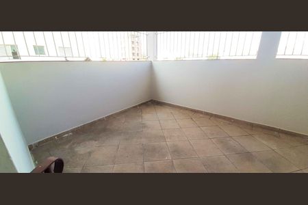 Casa à venda com 185m², 3 quartos e 2 vagas Casa à venda com 185m², 3 quartos e 2 vagasVaranda - Edícula