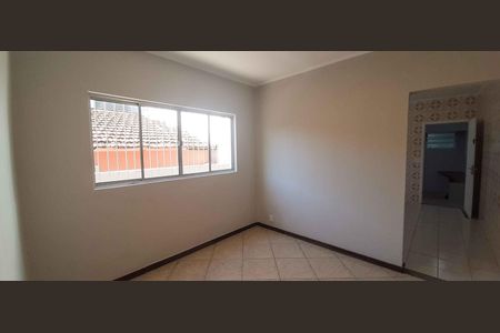 Casa à venda com 185m², 3 quartos e 2 vagas Casa à venda com 185m², 3 quartos e 2 vagasSala de Jantar