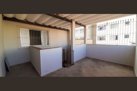 Casa à venda com 185m², 3 quartos e 2 vagas Casa à venda com 185m², 3 quartos e 2 vagasVaranda - Edícula