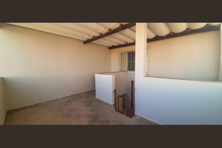 Casa à venda com 185m², 3 quartos e 2 vagas Casa à venda com 185m², 3 quartos e 2 vagasVaranda - Edícula