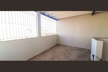 Casa à venda com 185m², 3 quartos e 2 vagas Casa à venda com 185m², 3 quartos e 2 vagasVaranda - Edícula