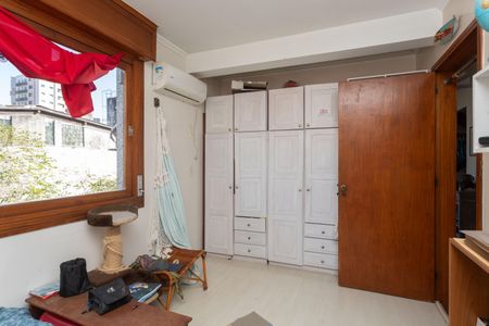 Apartamento à venda com 212m², 4 quartos e 3 vagas Apartamento à venda com 212m², 4 quartos e 3 vagasQuarto 2