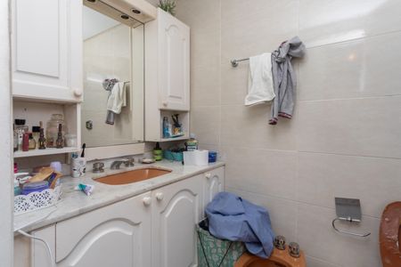 Apartamento à venda com 212m², 4 quartos e 3 vagas Apartamento à venda com 212m², 4 quartos e 3 vagasBanheiro da Suite 1