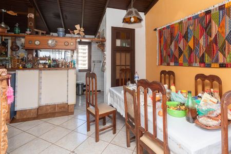 Apartamento à venda com 212m², 4 quartos e 3 vagas Apartamento à venda com 212m², 4 quartos e 3 vagasCobertura