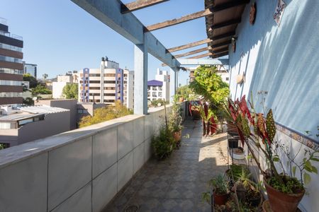 Apartamento à venda com 212m², 4 quartos e 3 vagas Apartamento à venda com 212m², 4 quartos e 3 vagasTerraço área externa