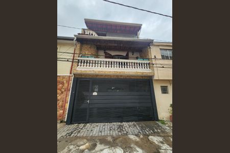 Casa para alugar com 191m², 3 quartos e 2 vagas Casa para alugar com 191m², 3 quartos e 2 vagasFachada