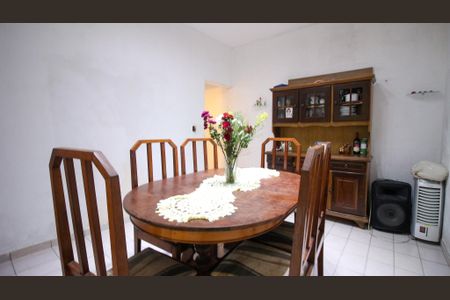 Casa à venda com 250m², 3 quartos e 2 vagas Casa à venda com 250m², 3 quartos e 2 vagasSala de Jantar