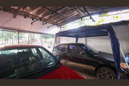 Casa à venda com 250m², 3 quartos e 2 vagas Casa à venda com 250m², 3 quartos e 2 vagasÁrea comum